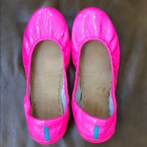 Pop of pink tieks!